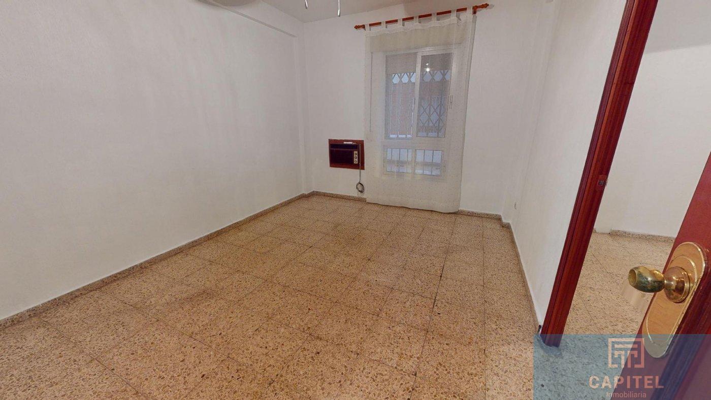 For sale of flat in Córdoba