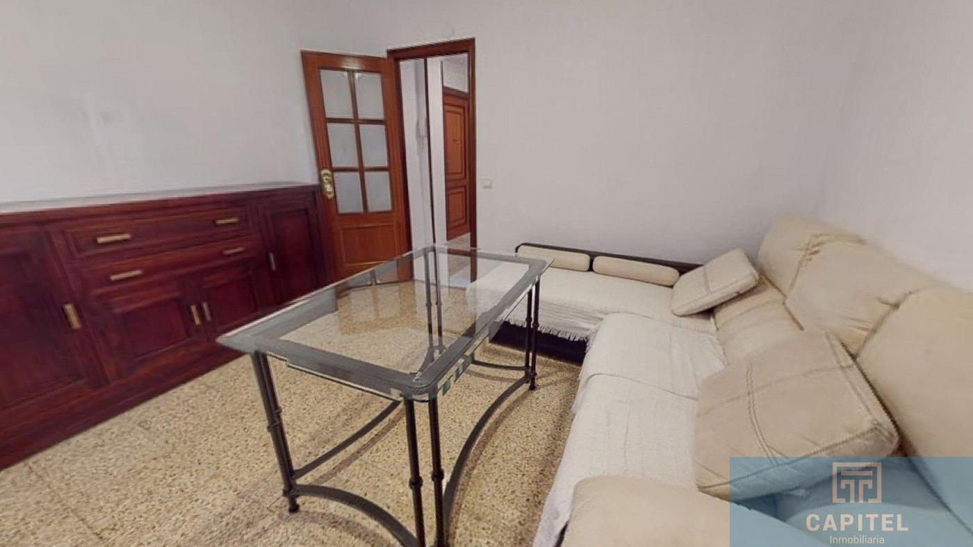 For sale of flat in Córdoba