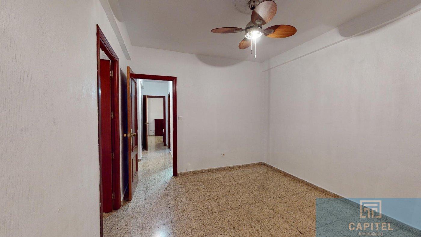 For sale of flat in Córdoba