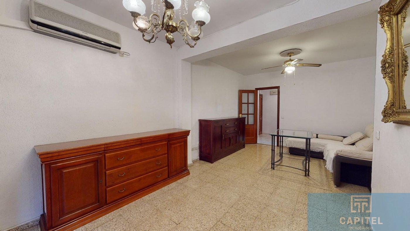 For sale of flat in Córdoba