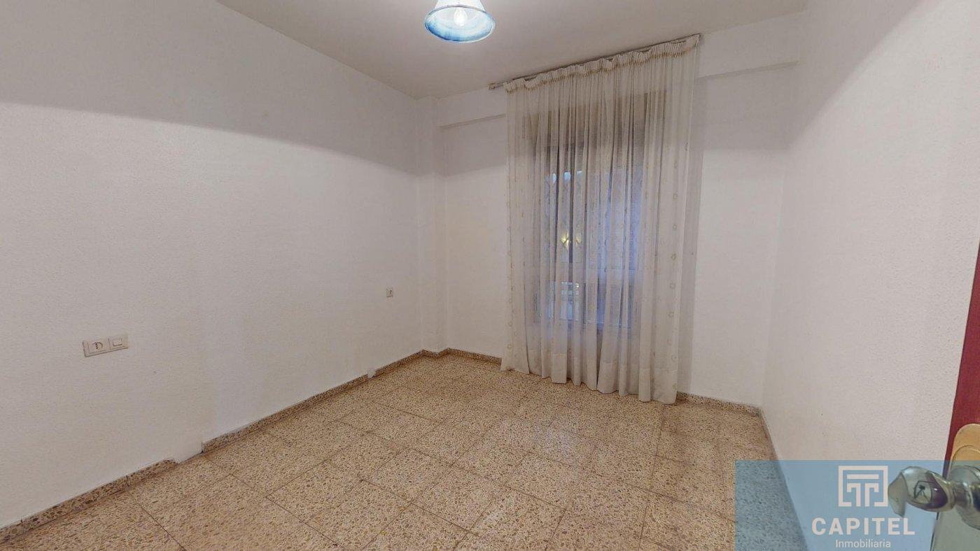 For sale of flat in Córdoba