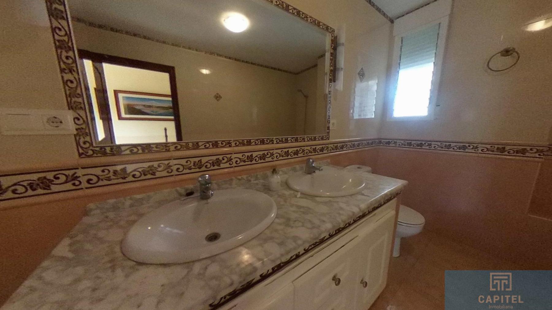 For sale of chalet in Córdoba