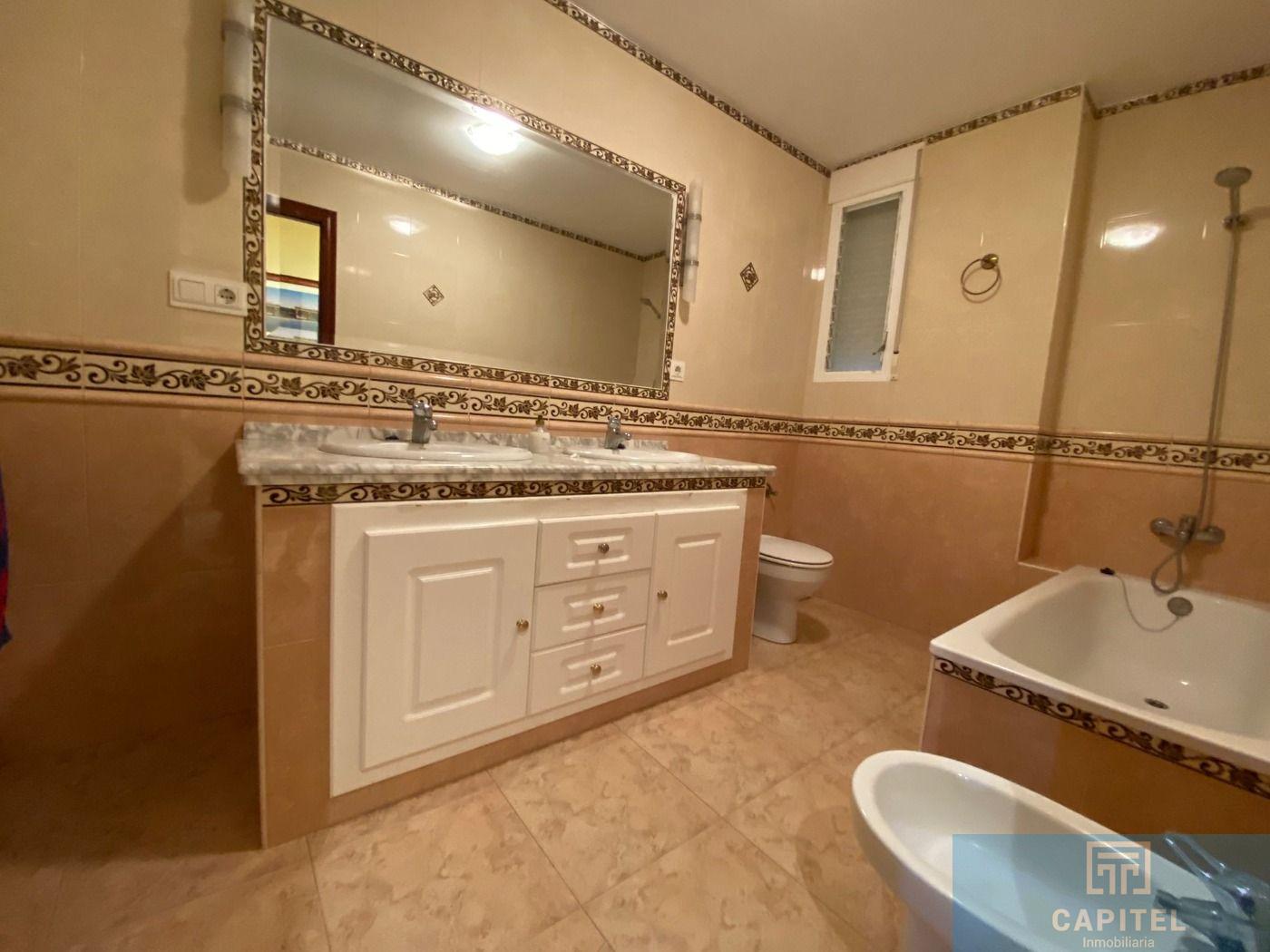 For sale of chalet in Córdoba