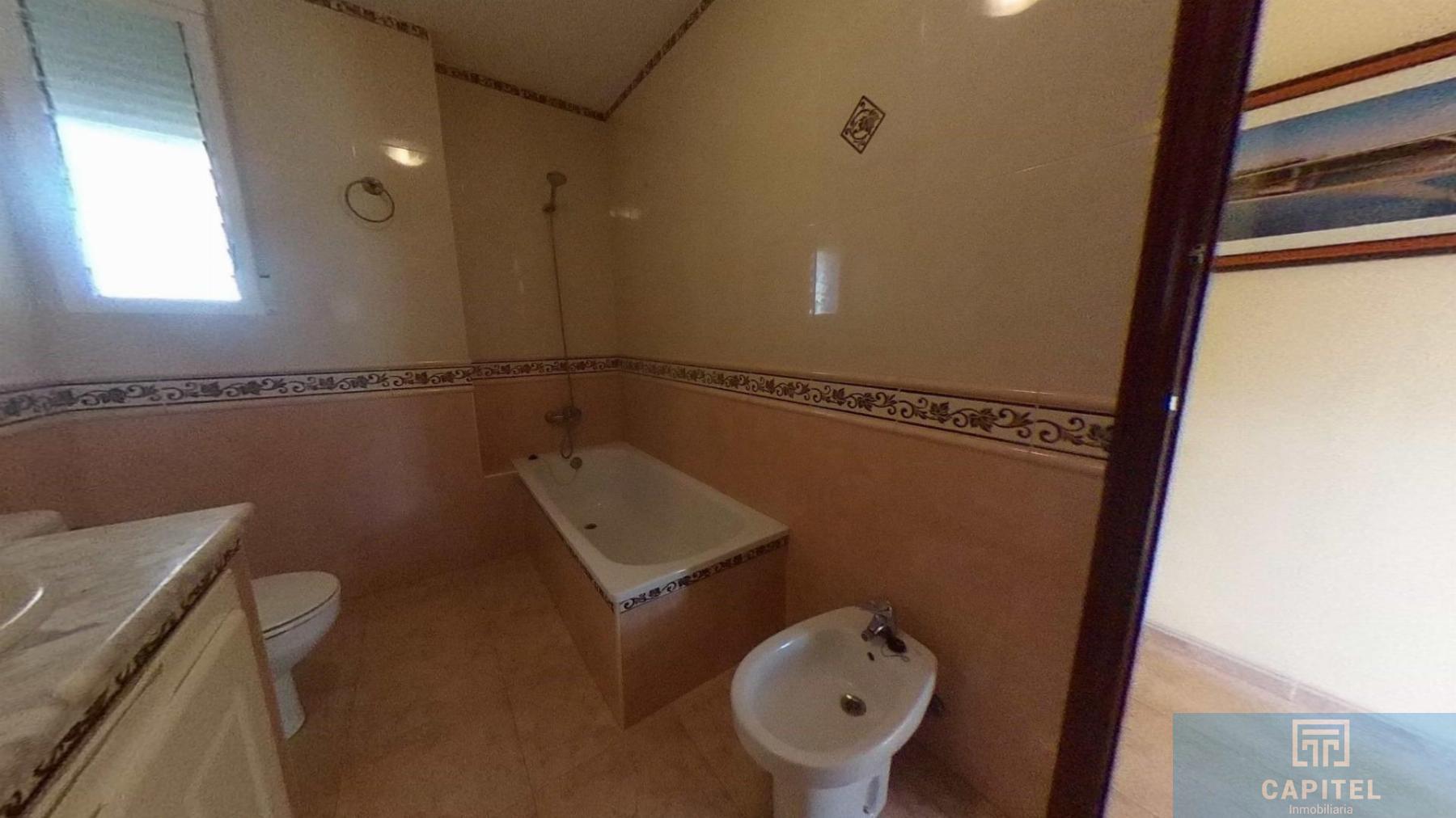 For sale of chalet in Córdoba
