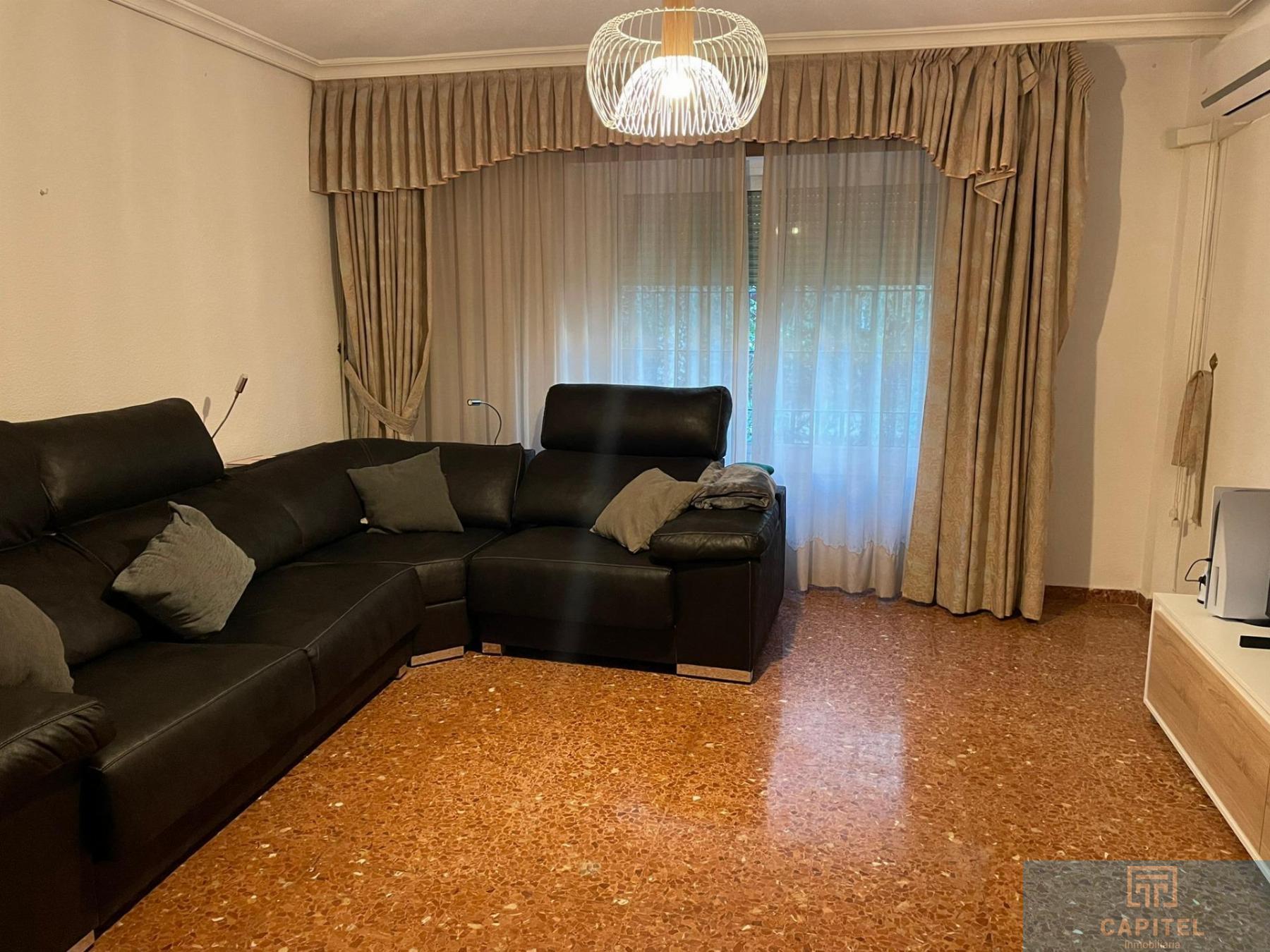 For sale of flat in Córdoba
