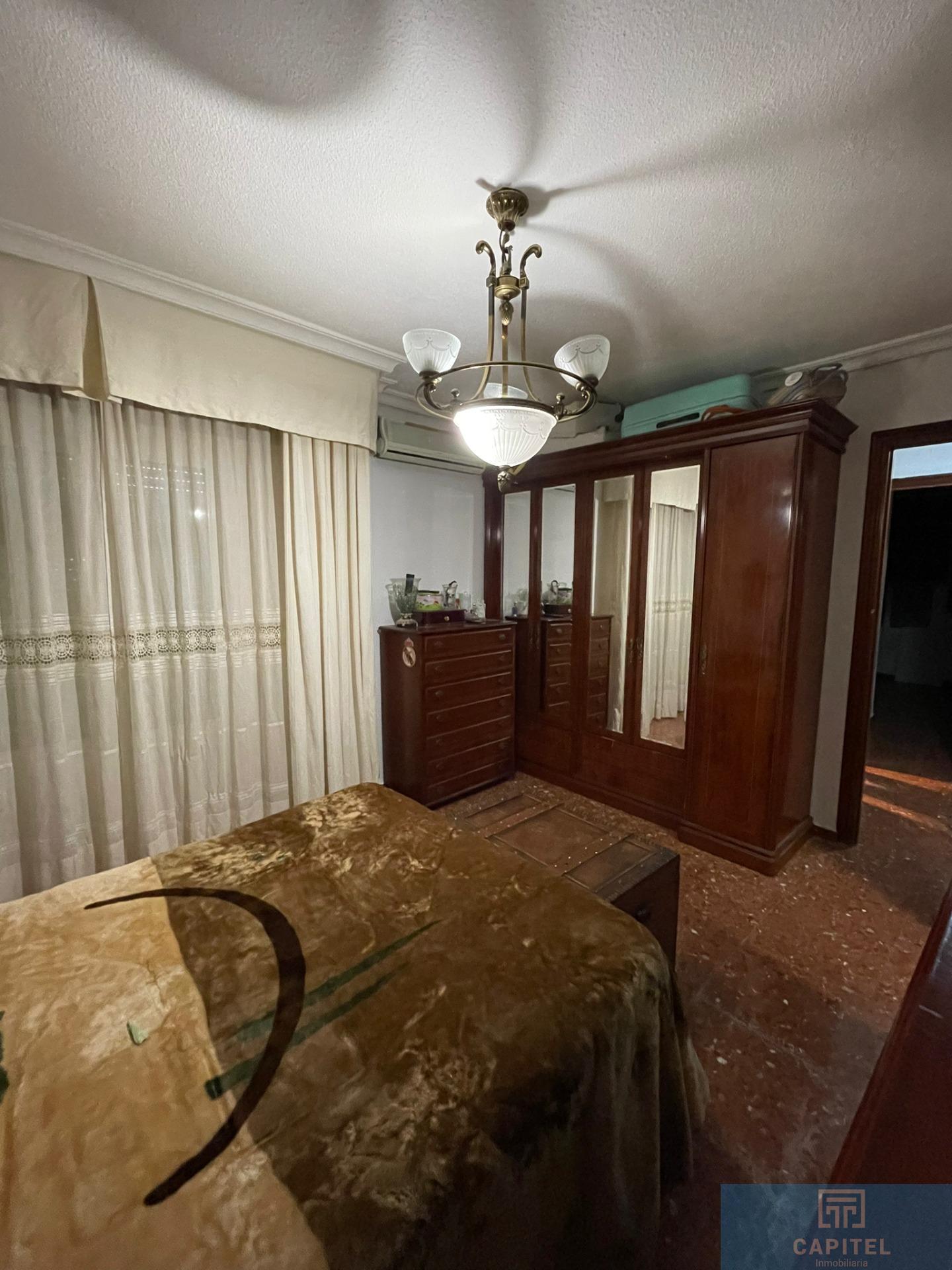 For sale of flat in Córdoba