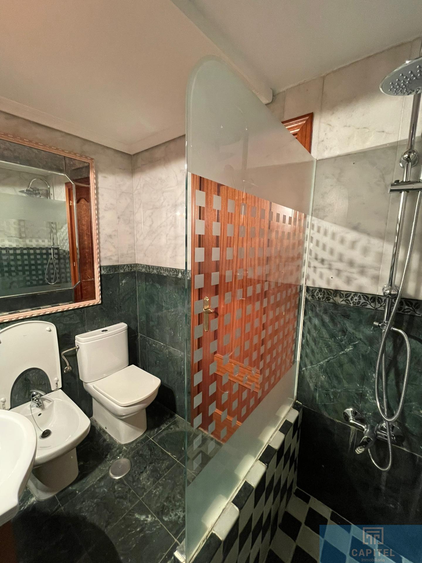 For sale of flat in Córdoba