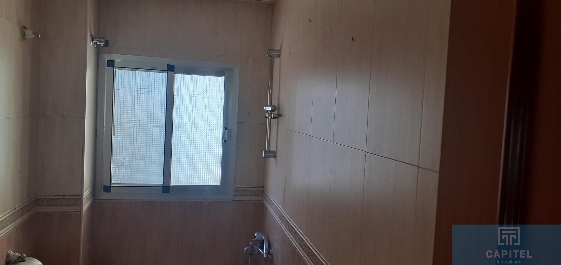 For sale of flat in Córdoba