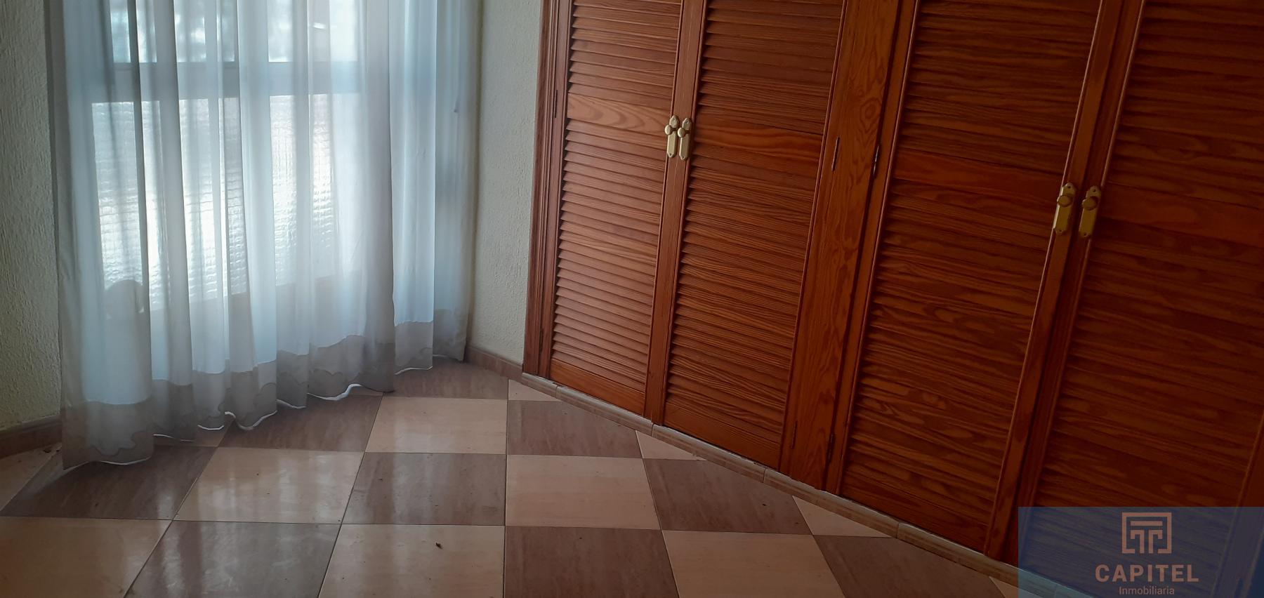 For sale of flat in Córdoba