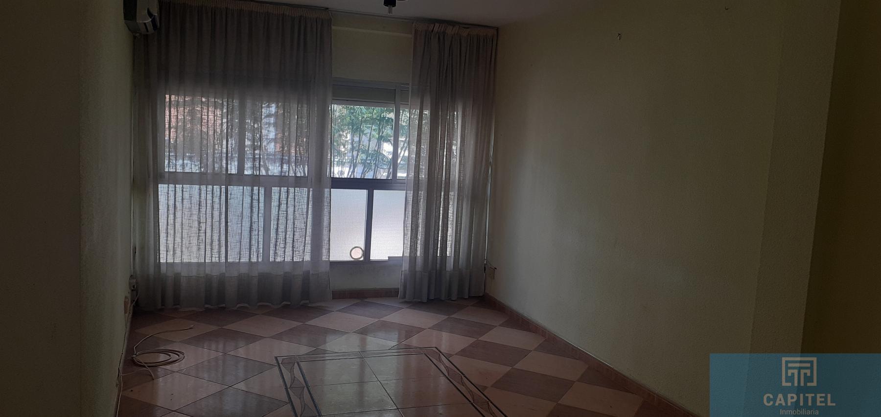 For sale of flat in Córdoba