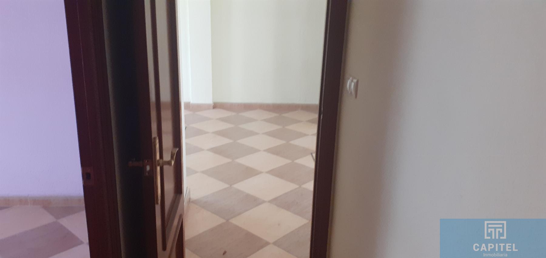 For sale of flat in Córdoba