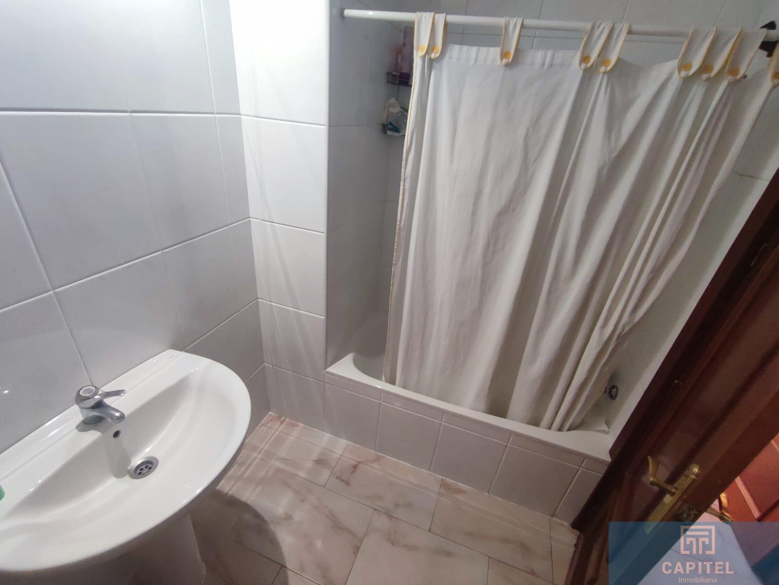 For sale of flat in Córdoba