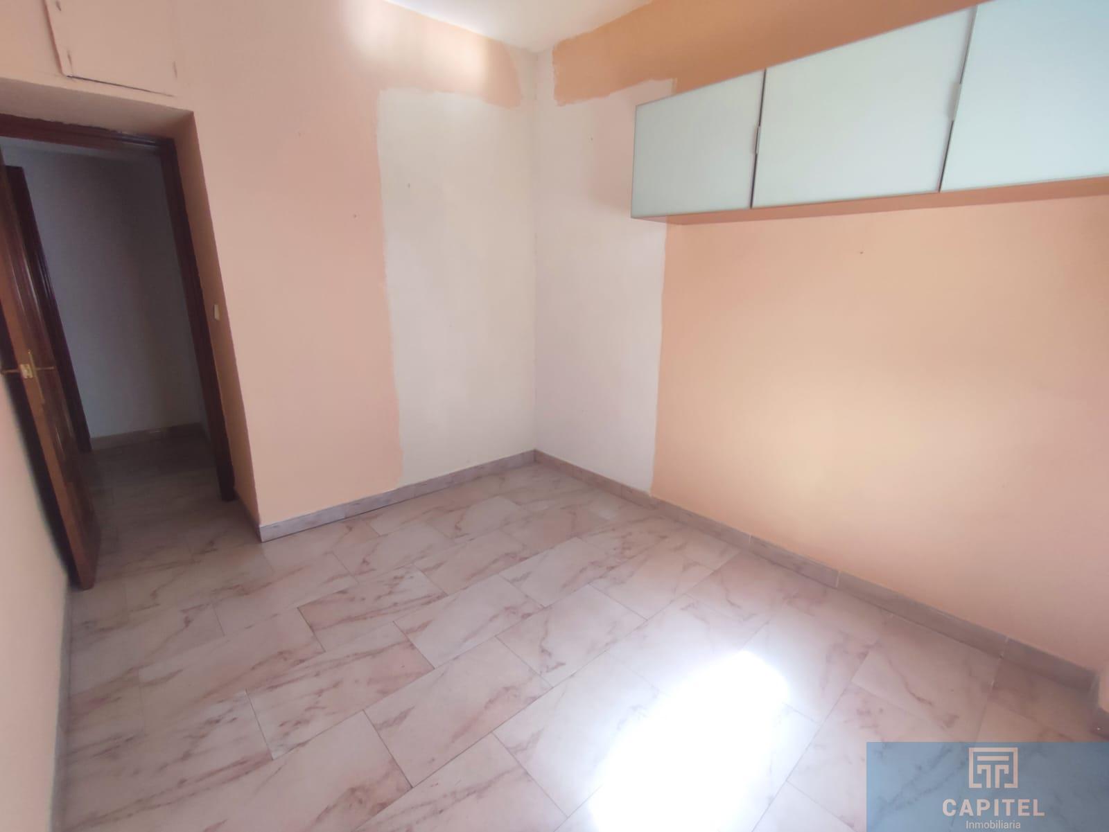 For sale of flat in Córdoba