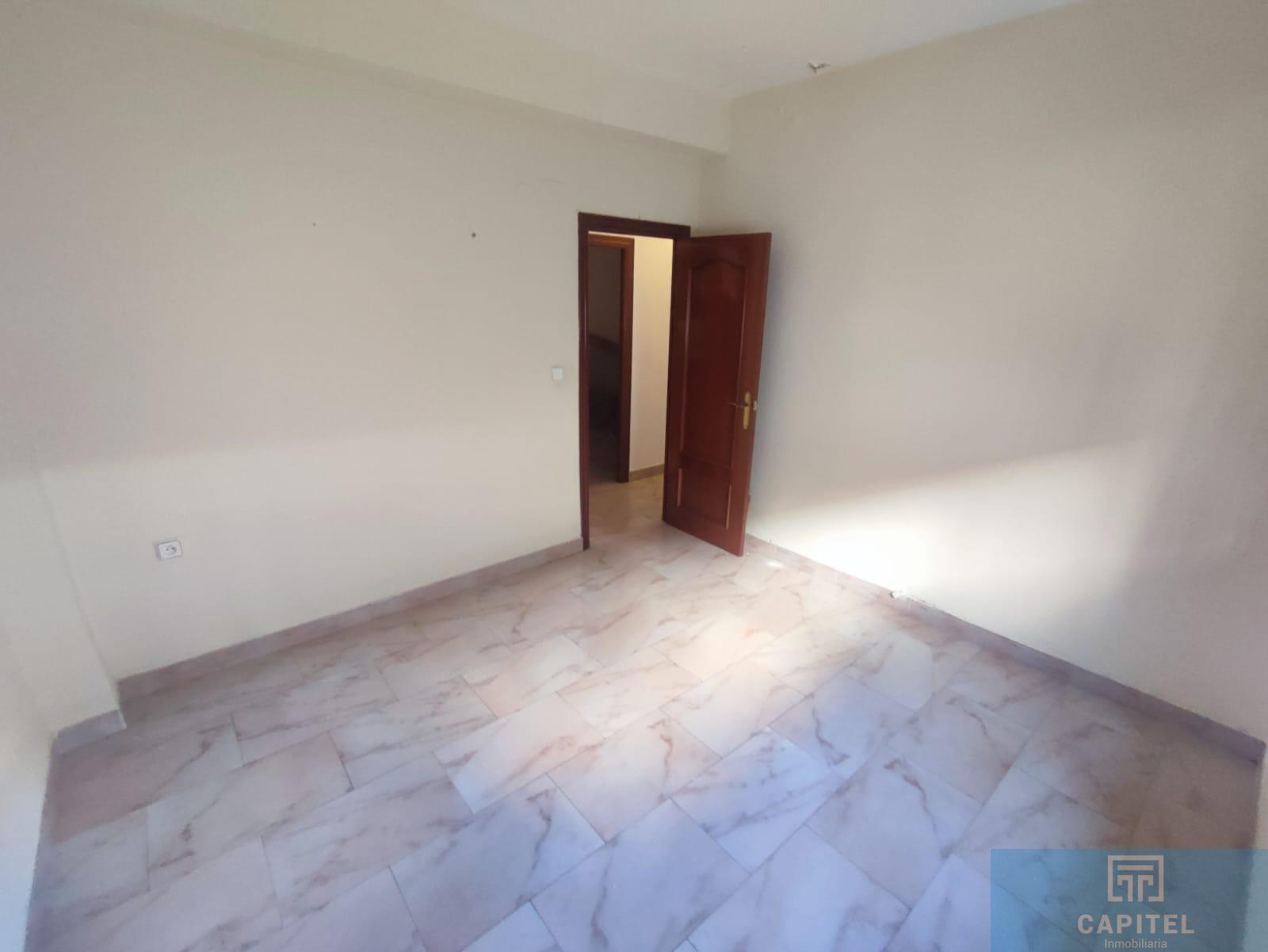 For sale of flat in Córdoba