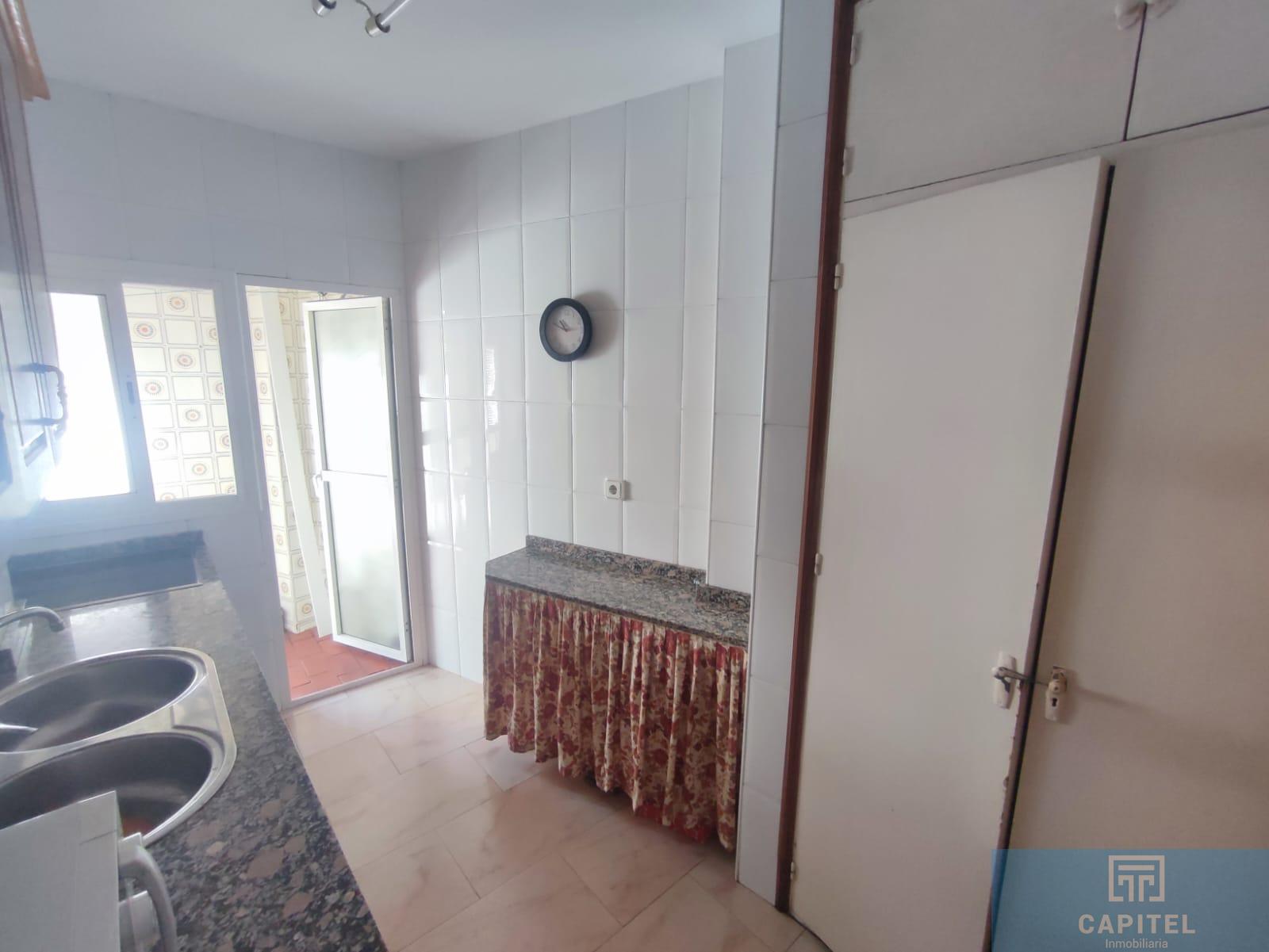 For sale of flat in Córdoba