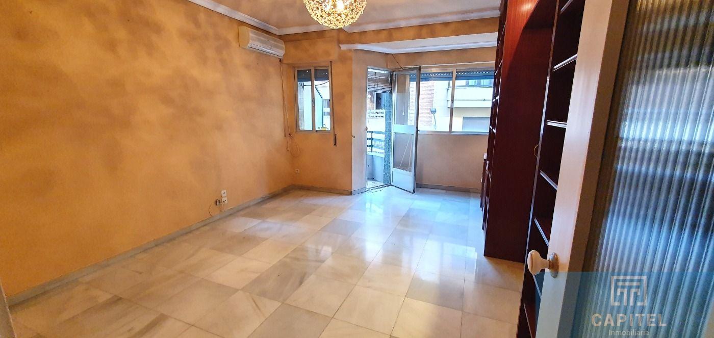 For sale of flat in Córdoba