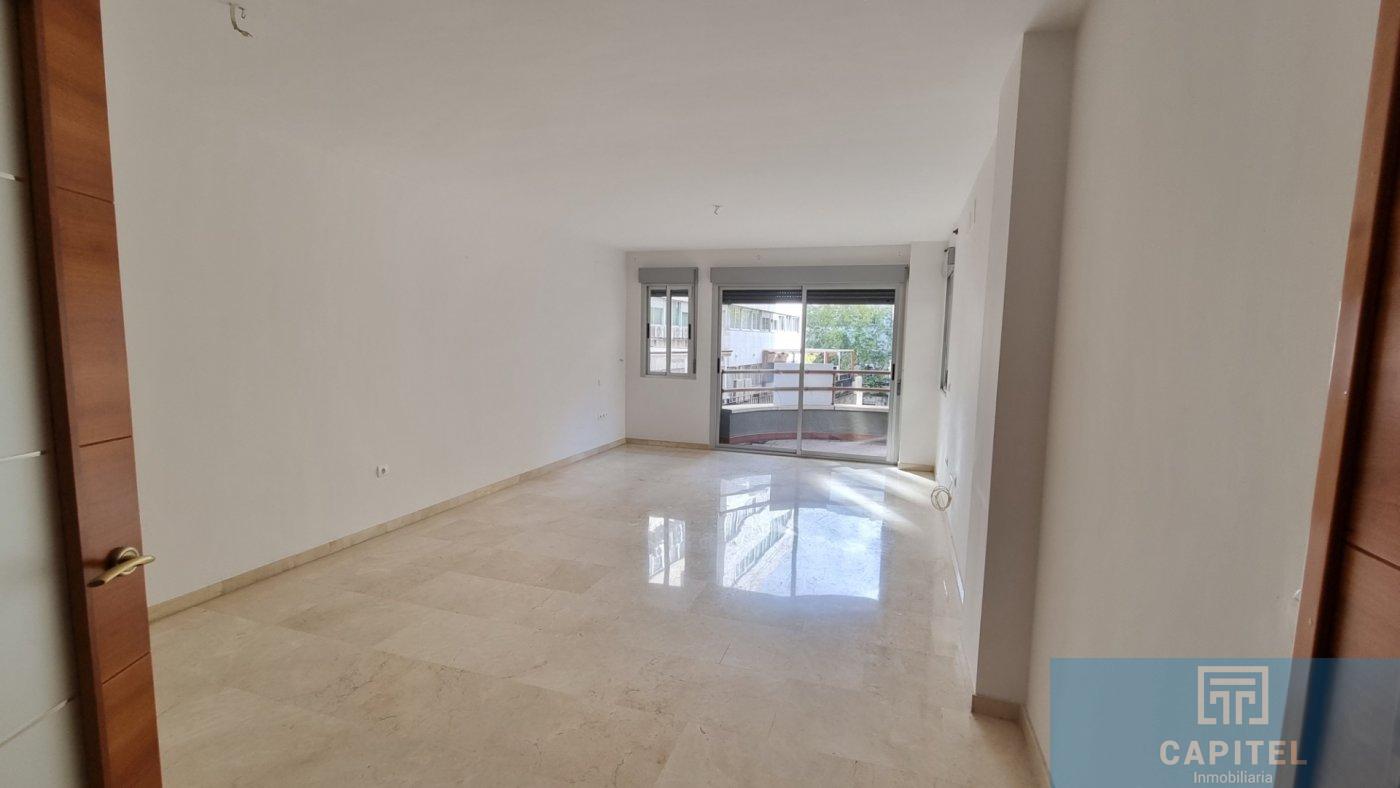 For sale of flat in Córdoba