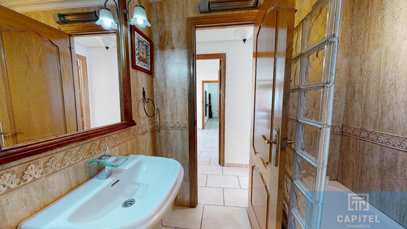 For sale of flat in Córdoba
