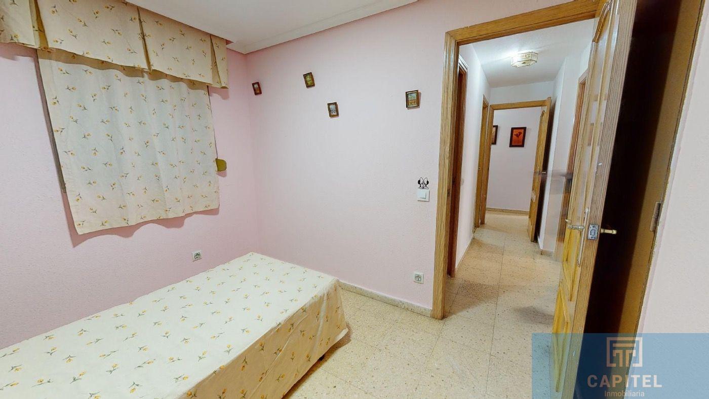 For sale of flat in Córdoba