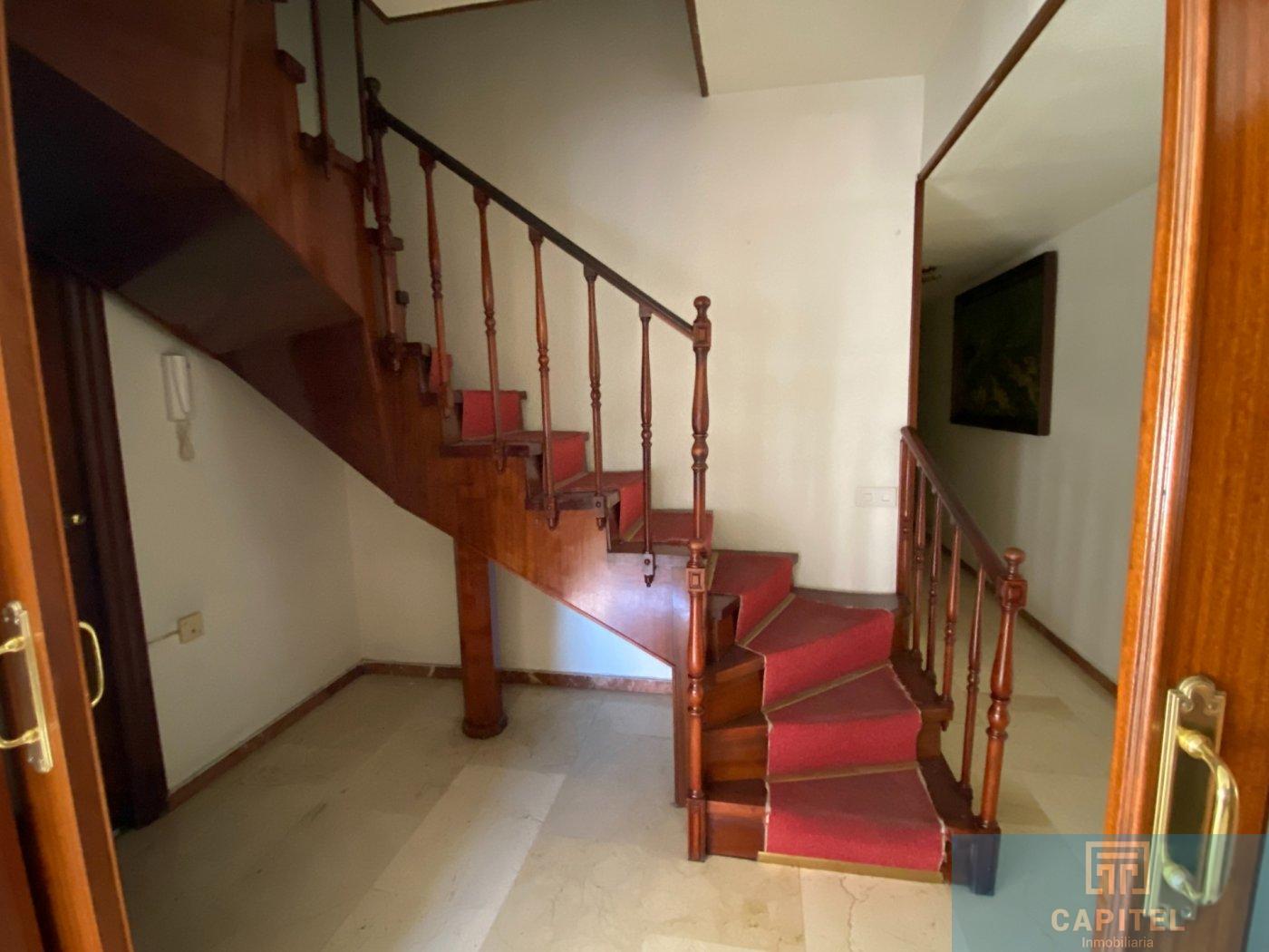 For sale of duplex in Córdoba