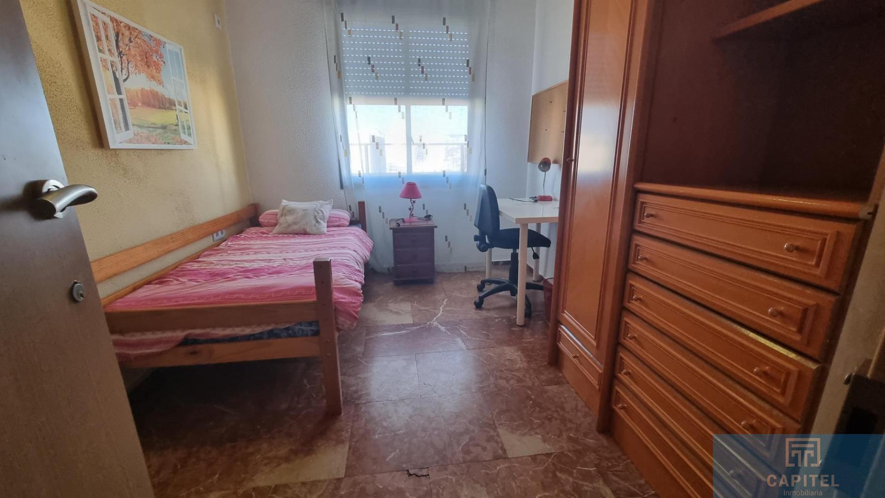 For sale of flat in Córdoba