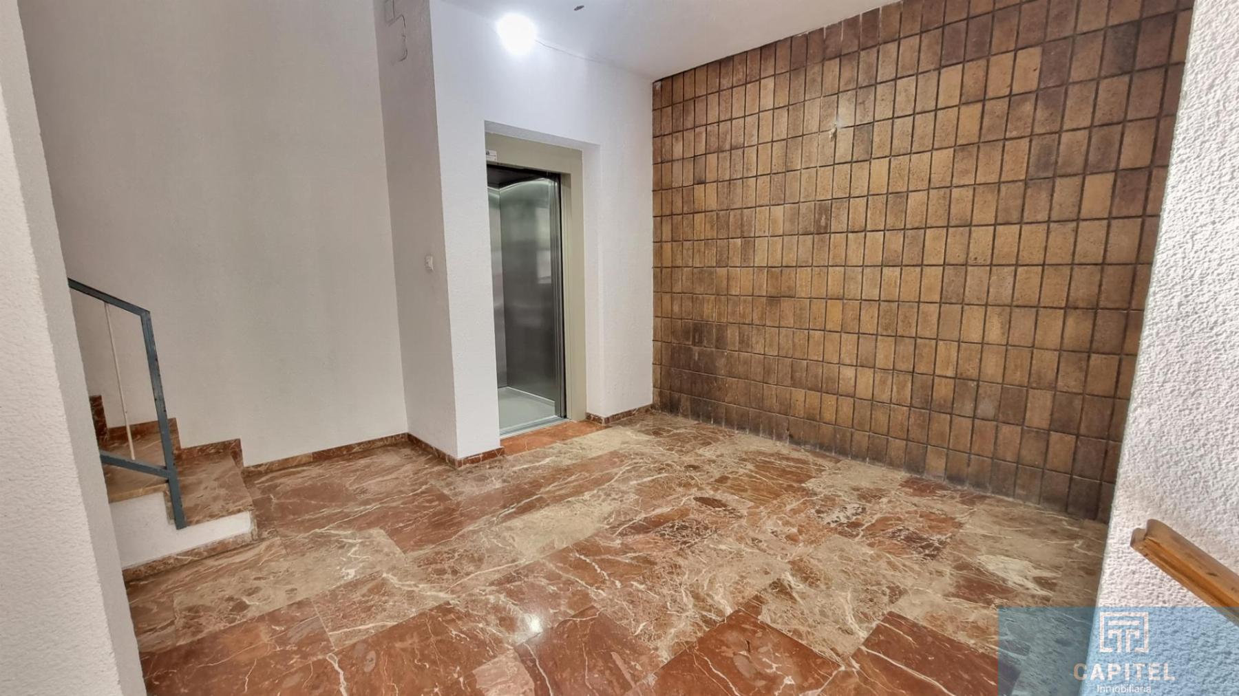 For sale of flat in Córdoba