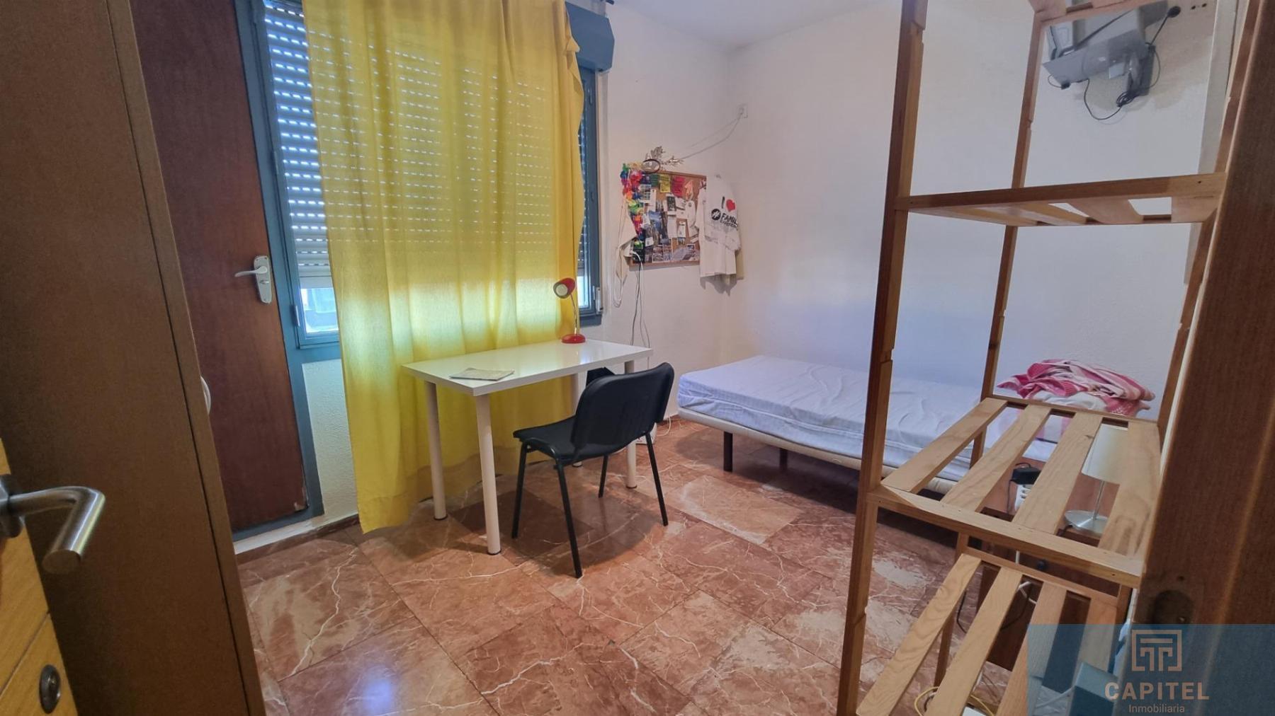 For sale of flat in Córdoba