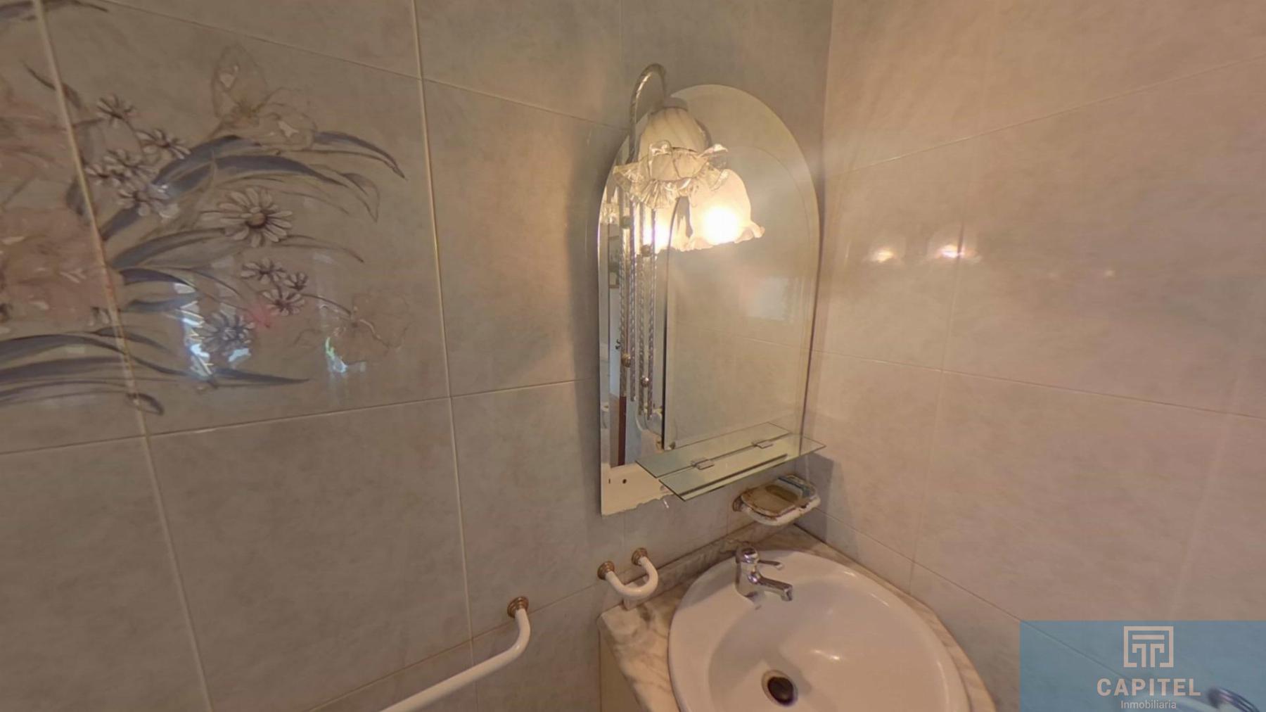 For sale of flat in Córdoba