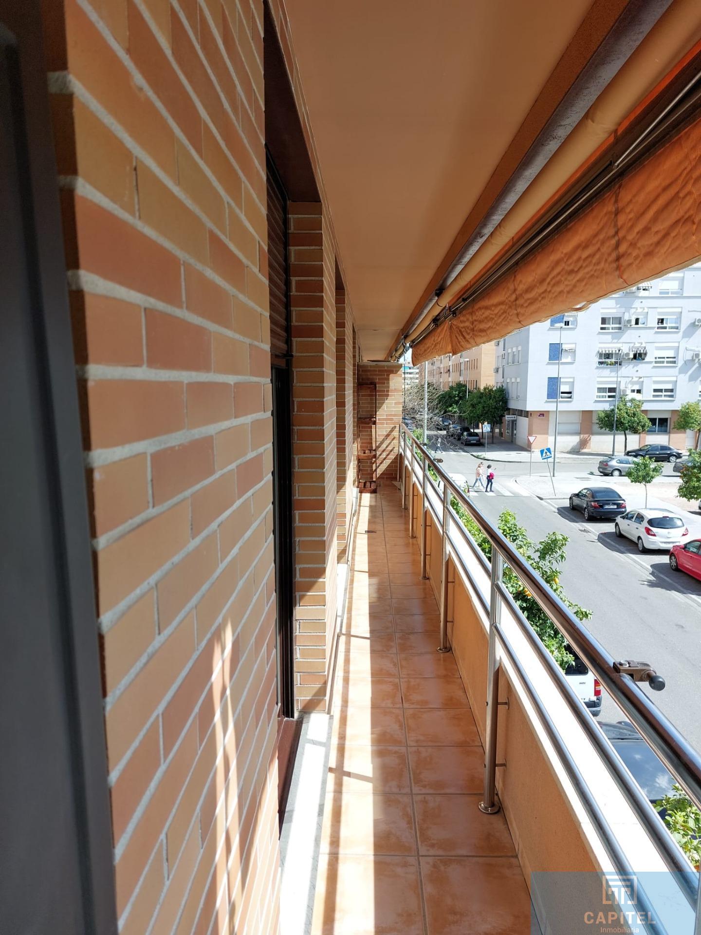 For sale of flat in Córdoba