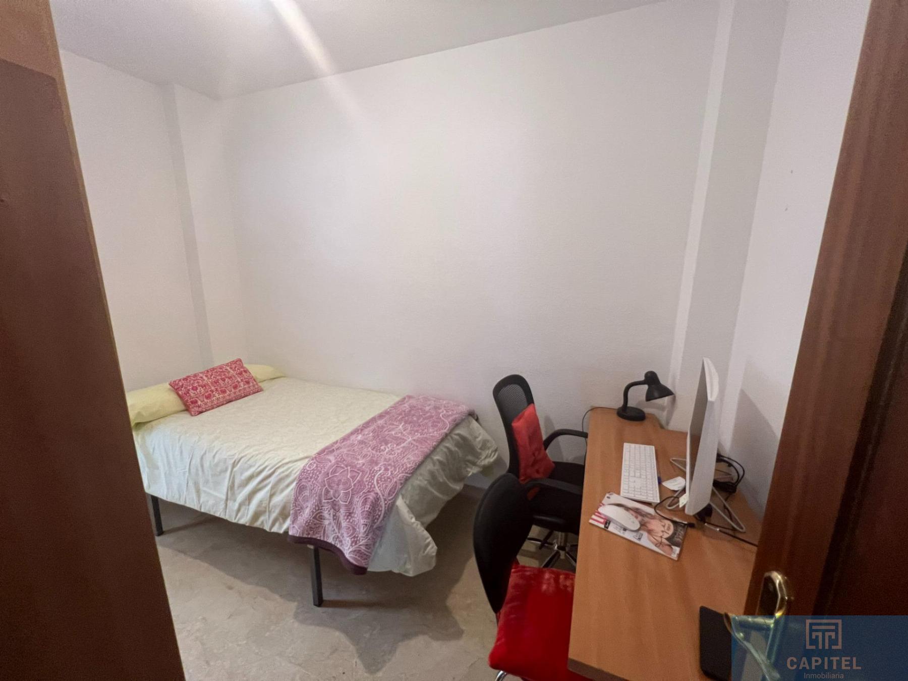 For sale of flat in Córdoba