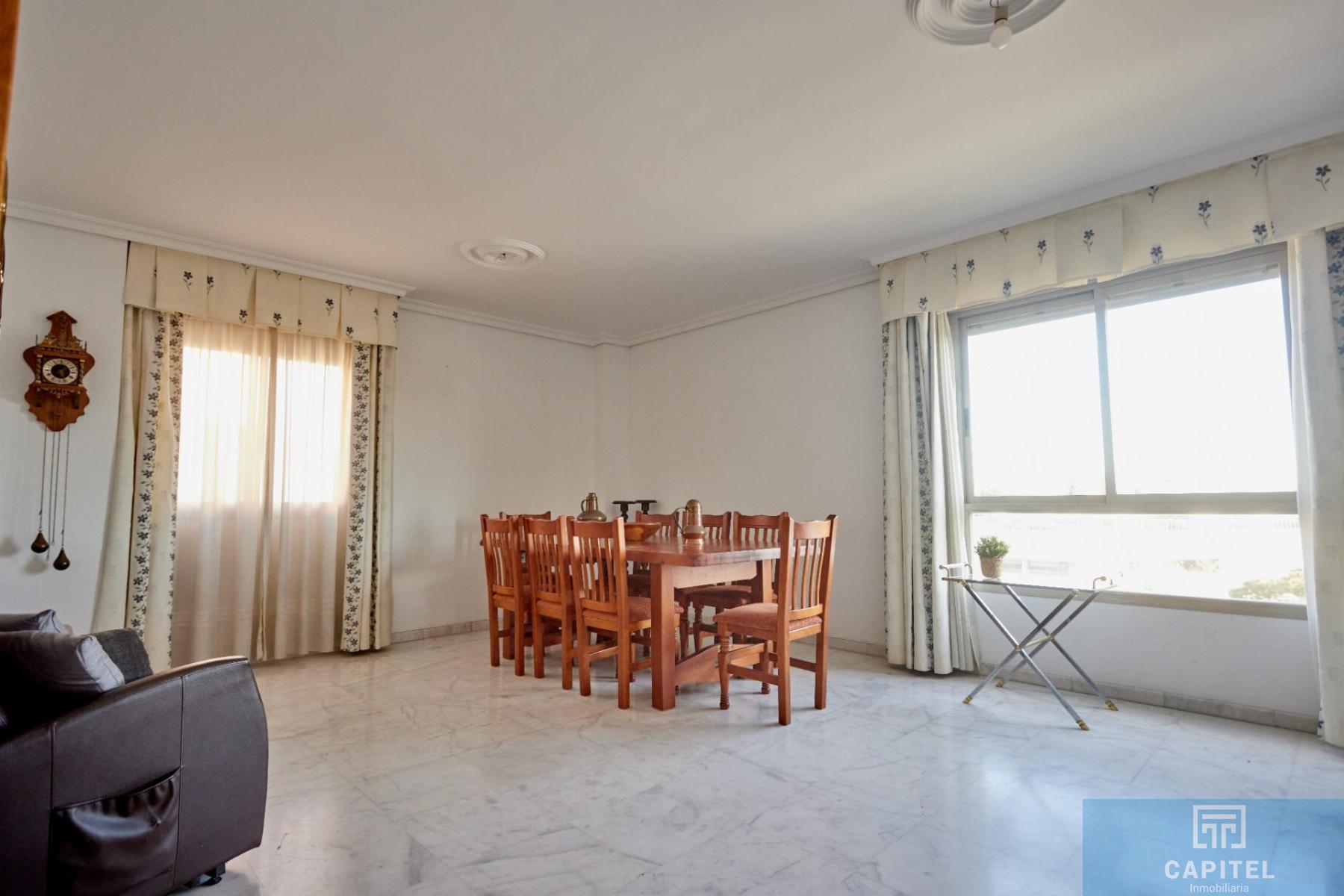 For sale of flat in Córdoba