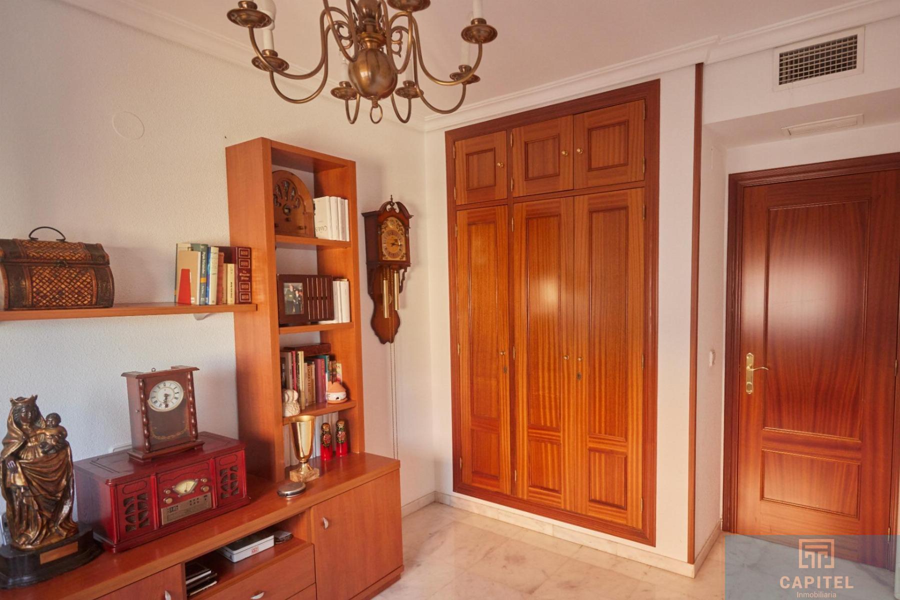 For sale of flat in Córdoba