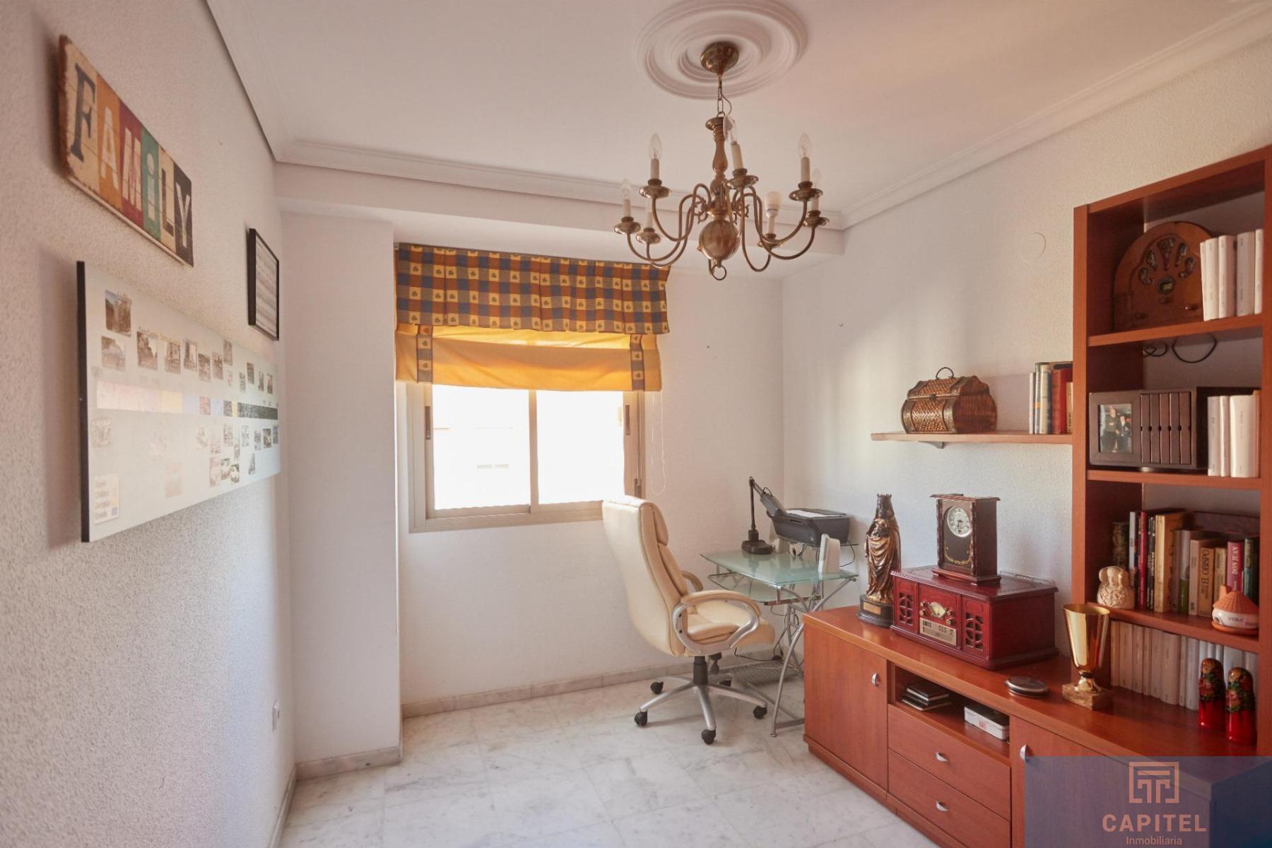 For sale of flat in Córdoba