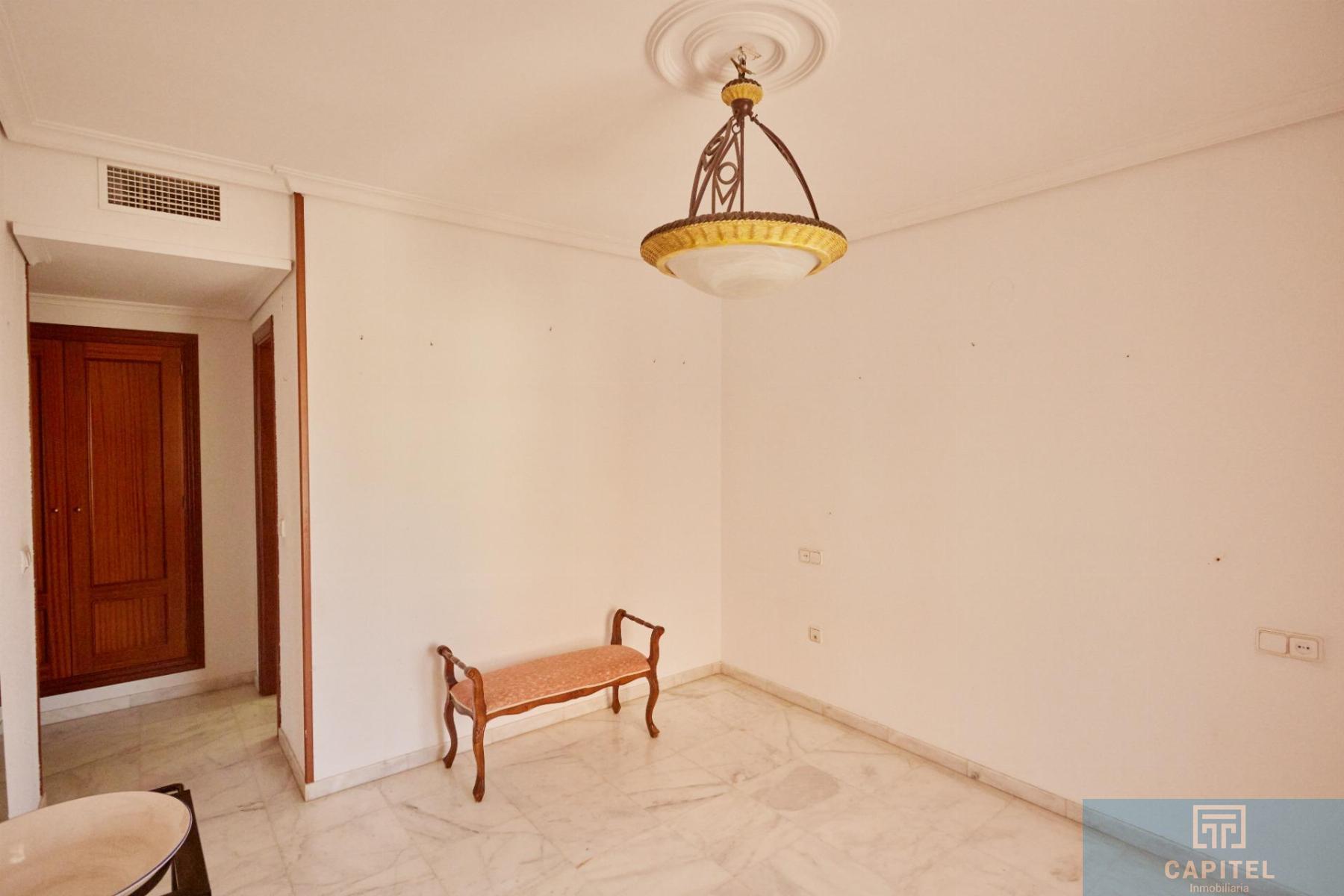 For sale of flat in Córdoba