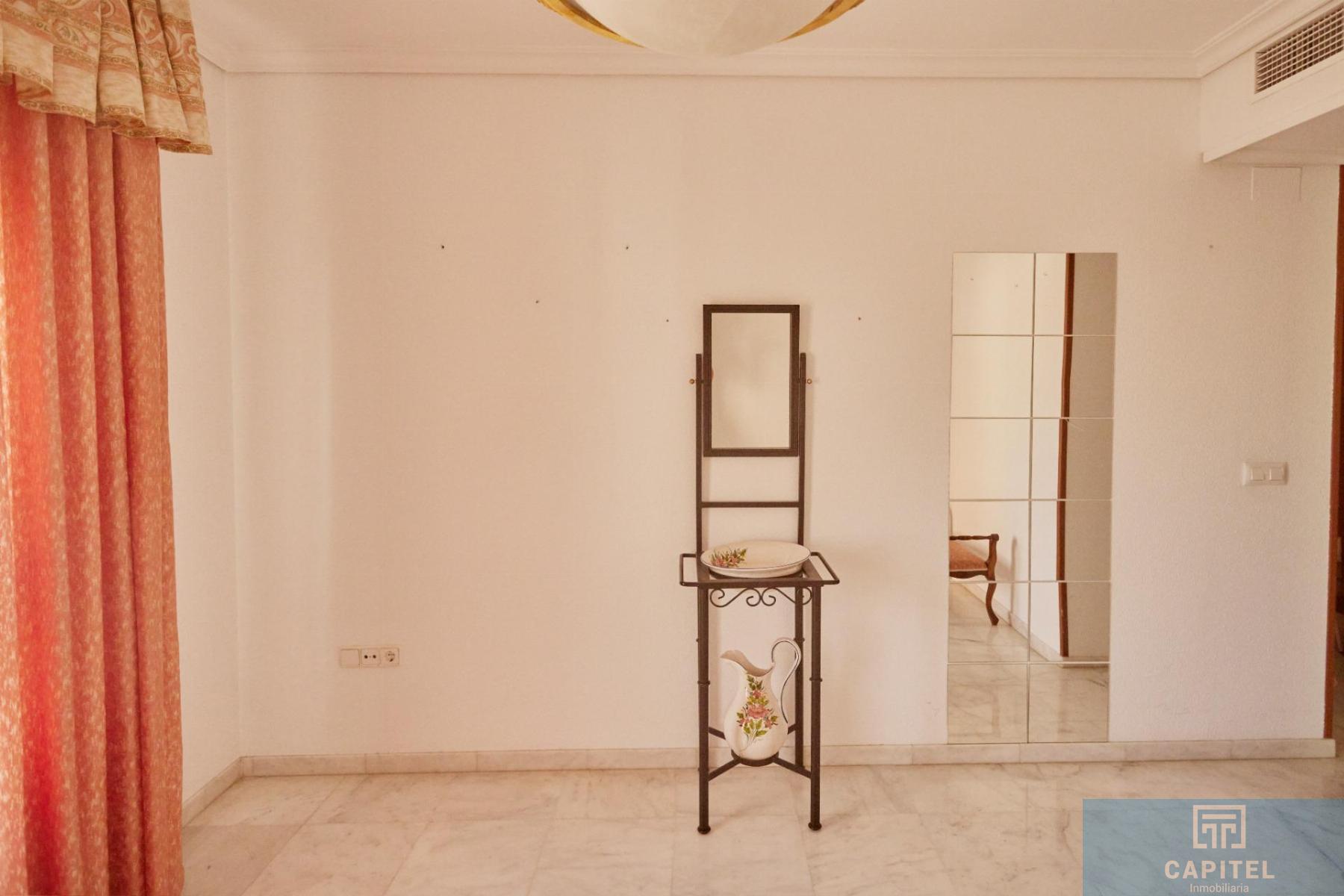 For sale of flat in Córdoba