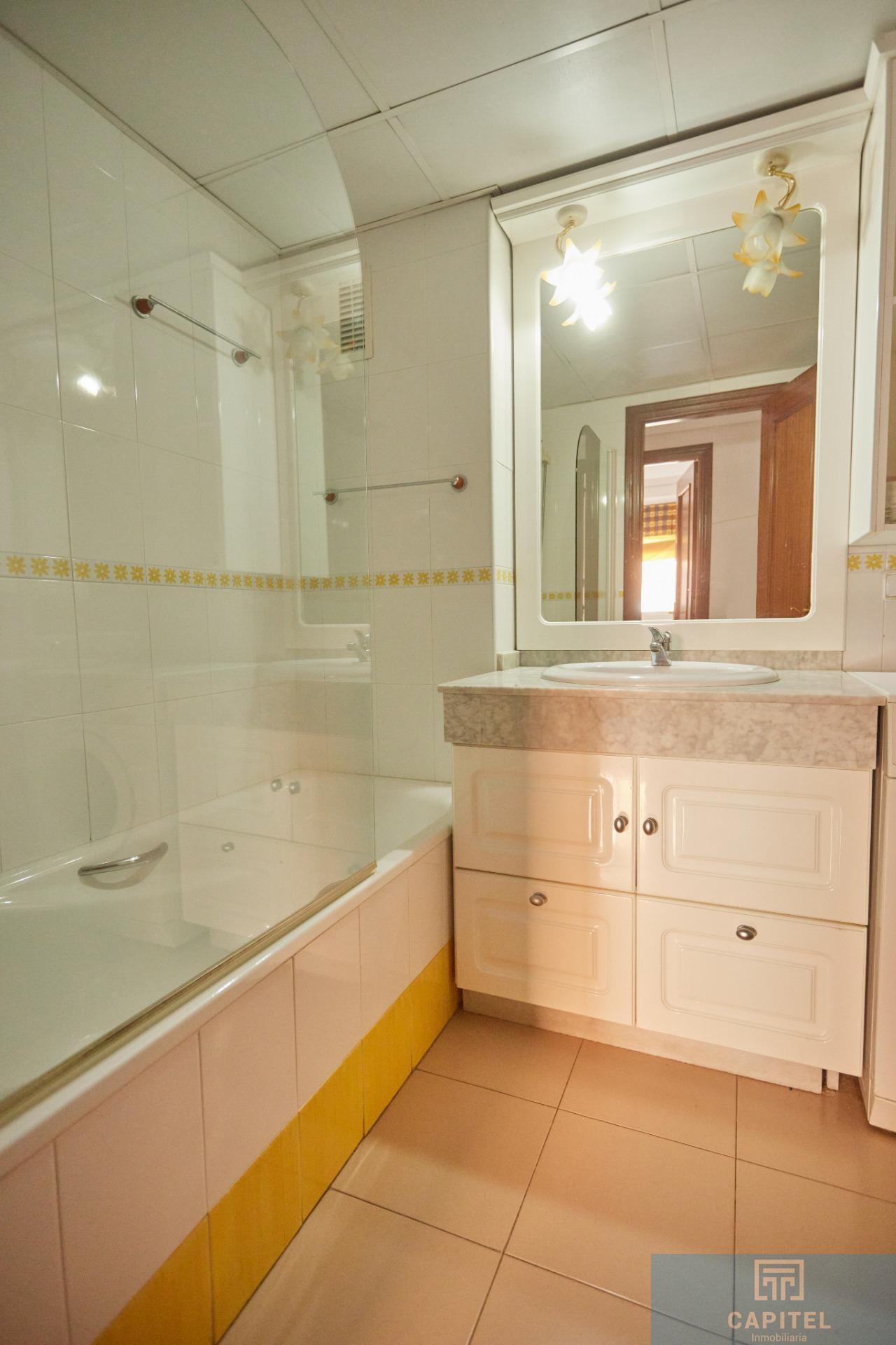 For sale of flat in Córdoba