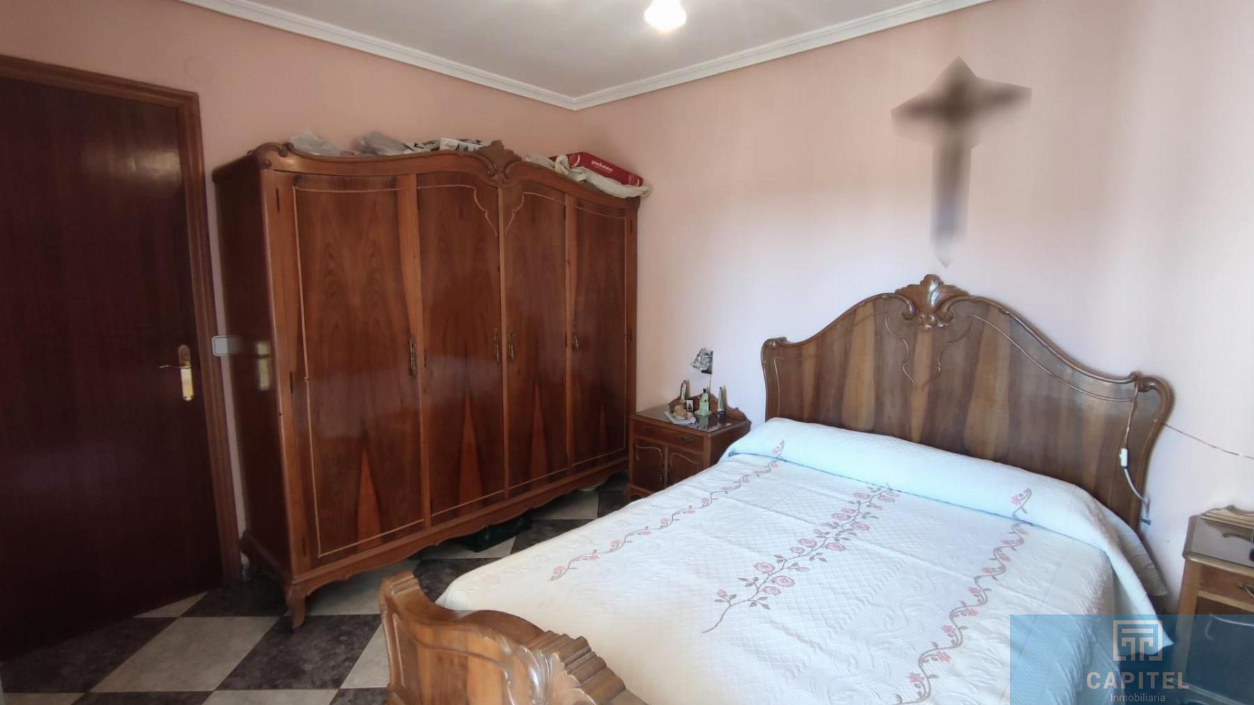 For sale of flat in Córdoba