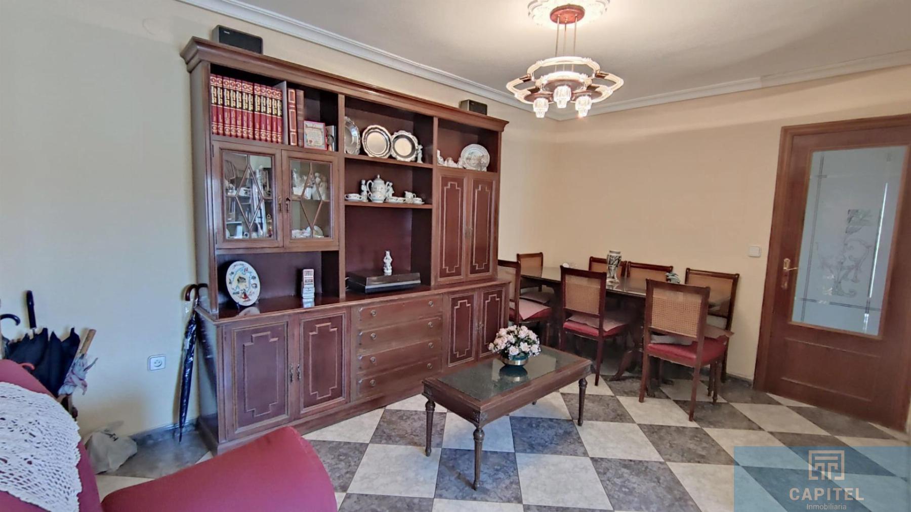 For sale of flat in Córdoba