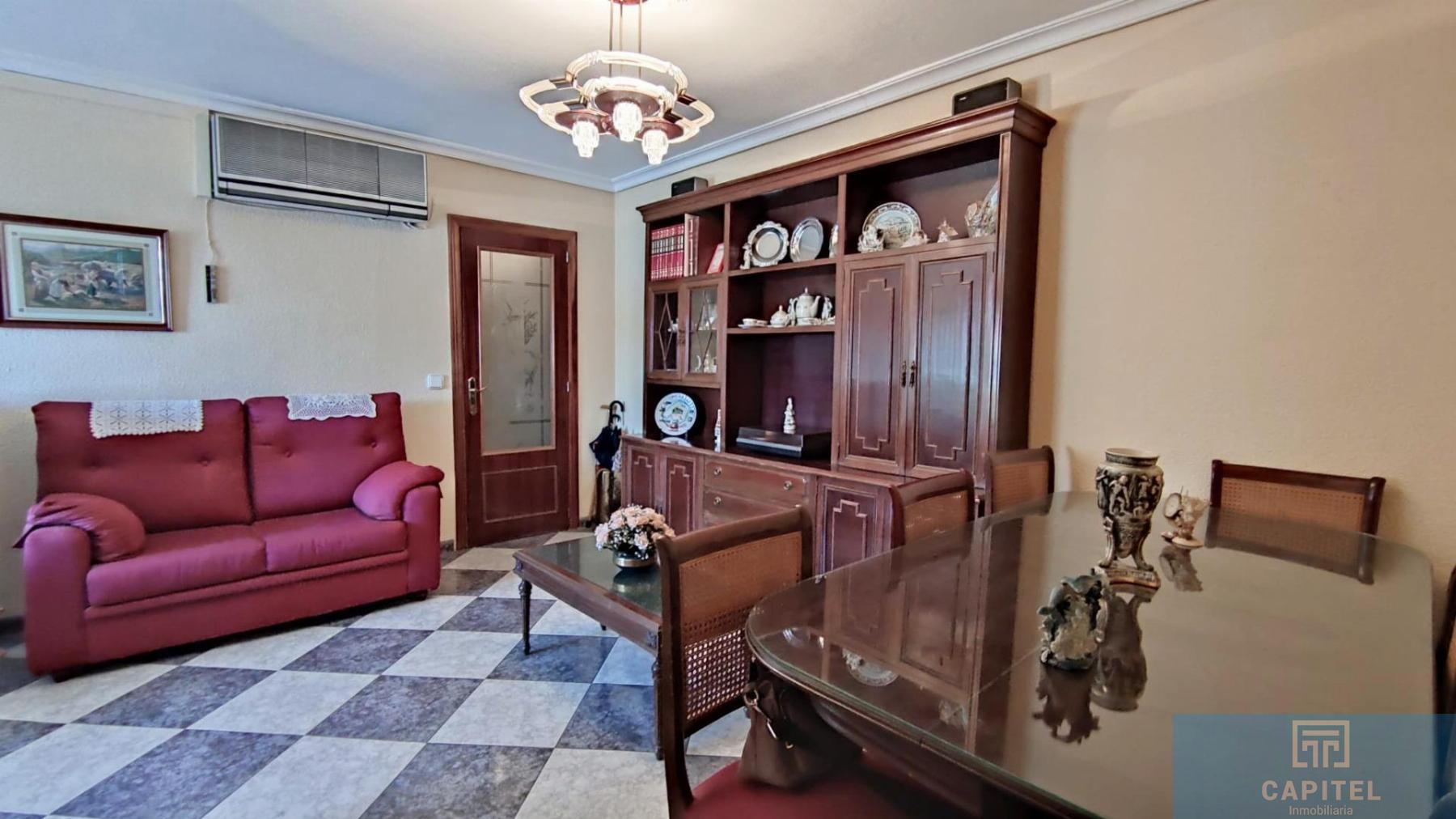 For sale of flat in Córdoba
