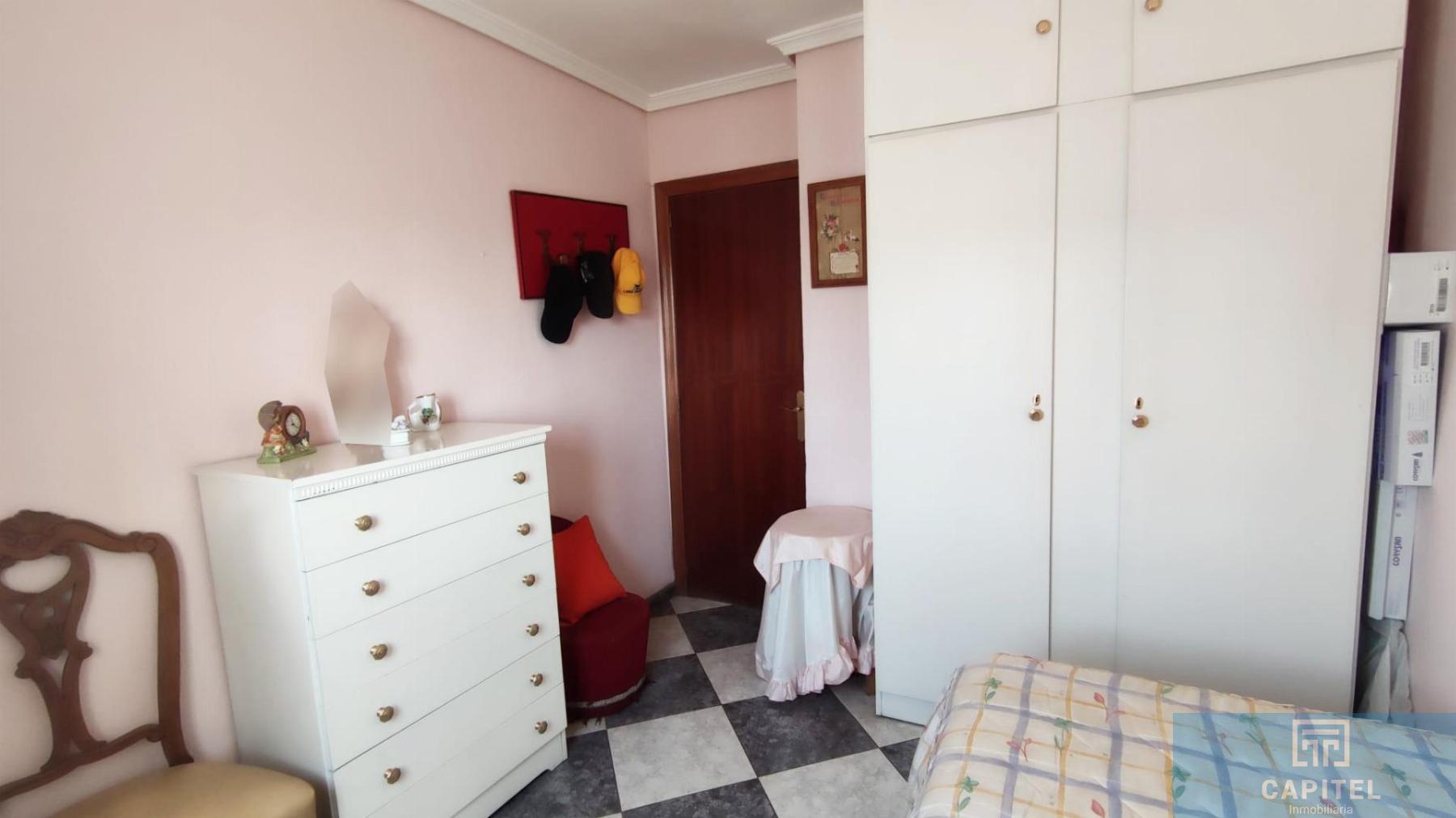 For sale of flat in Córdoba