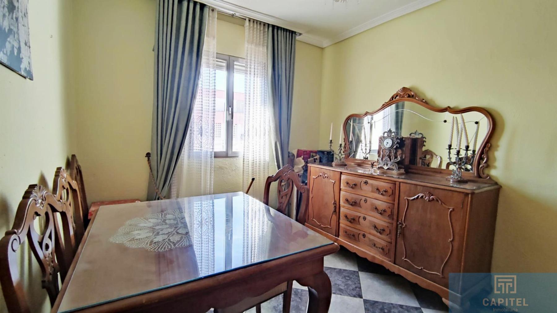 For sale of flat in Córdoba