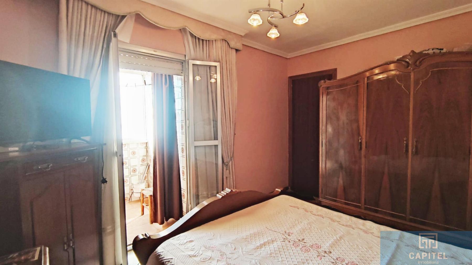 For sale of flat in Córdoba