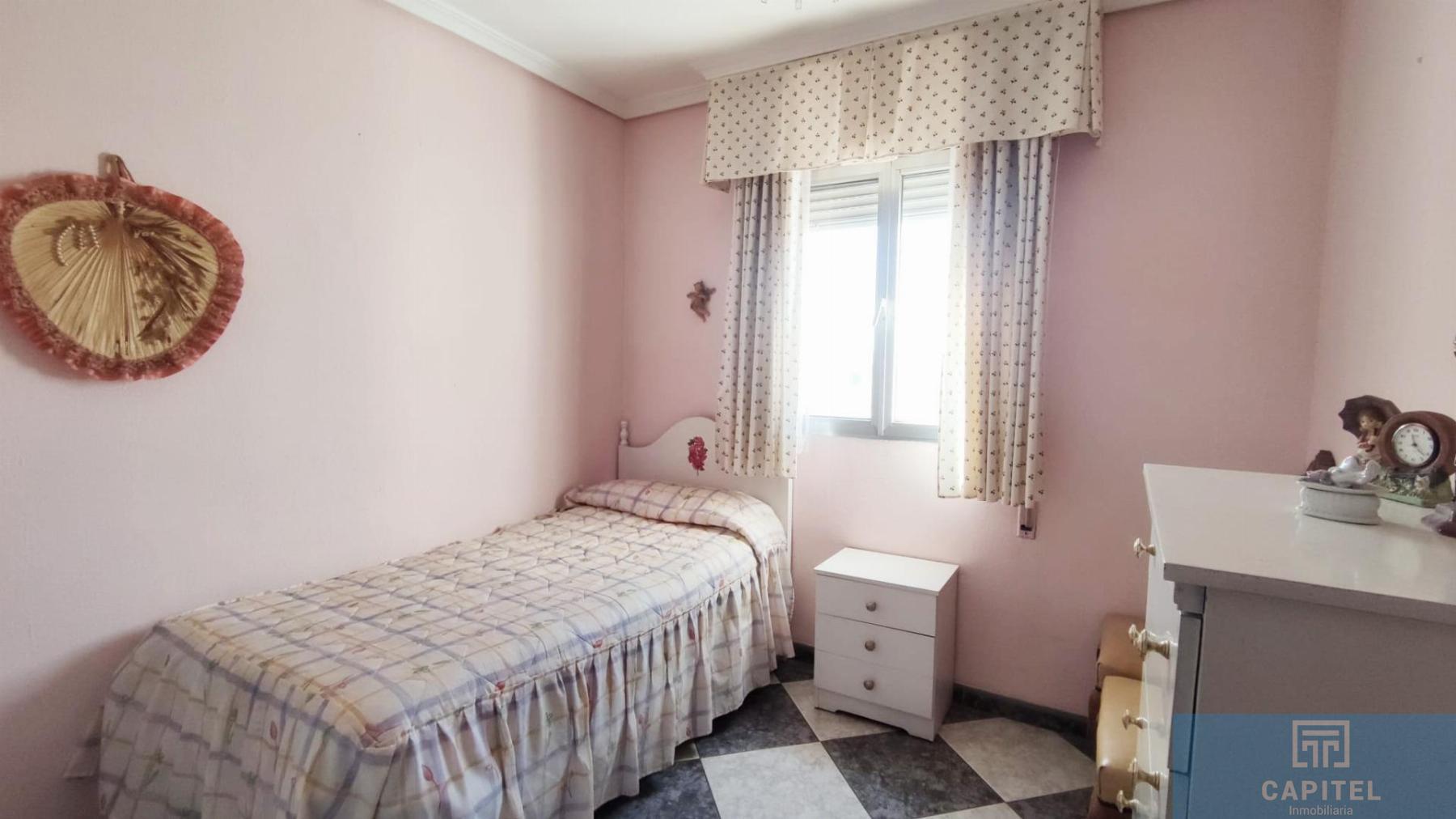 For sale of flat in Córdoba