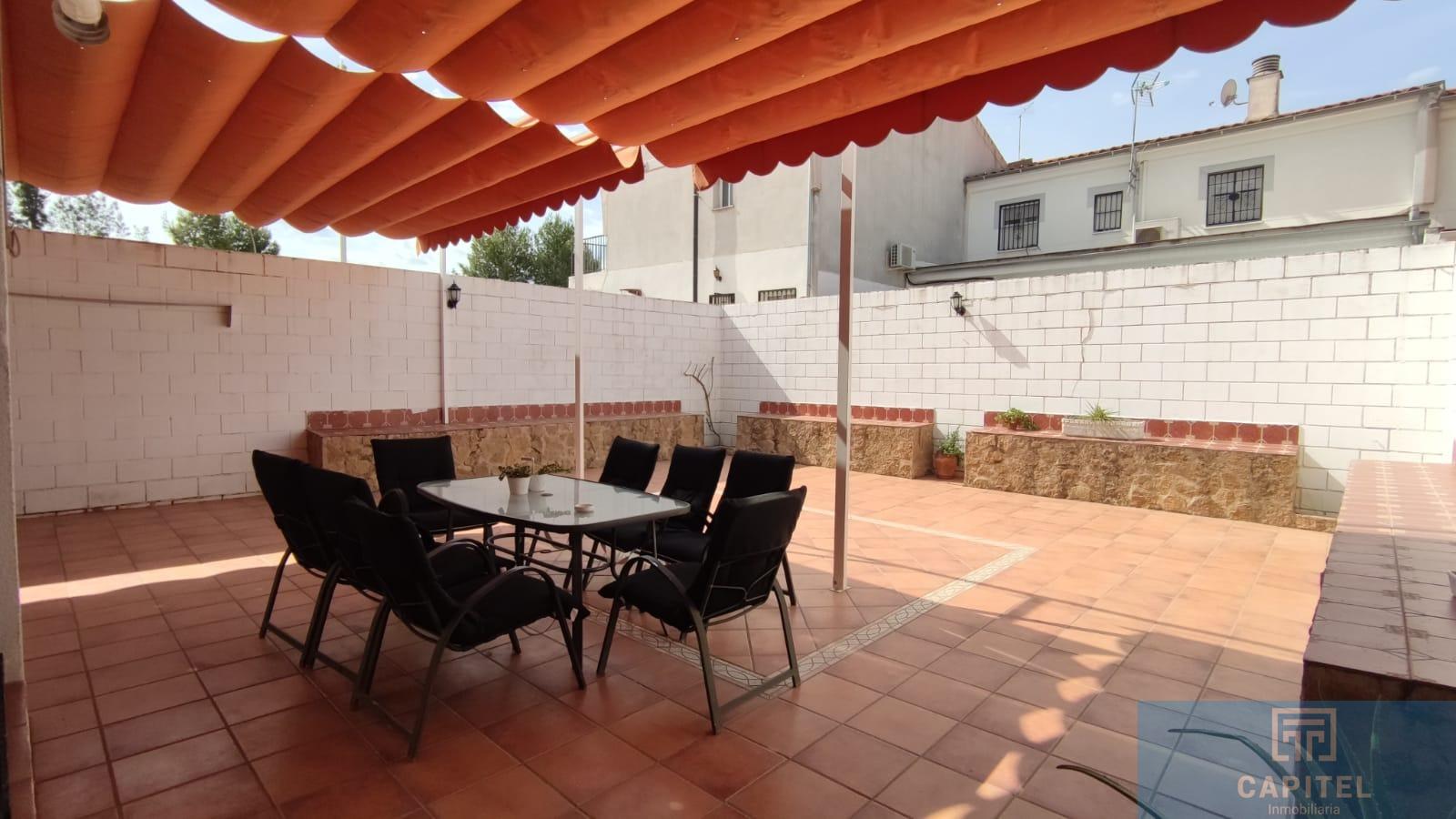 For sale of house in Córdoba