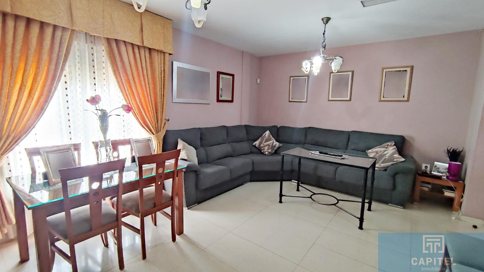 For sale of house in Córdoba