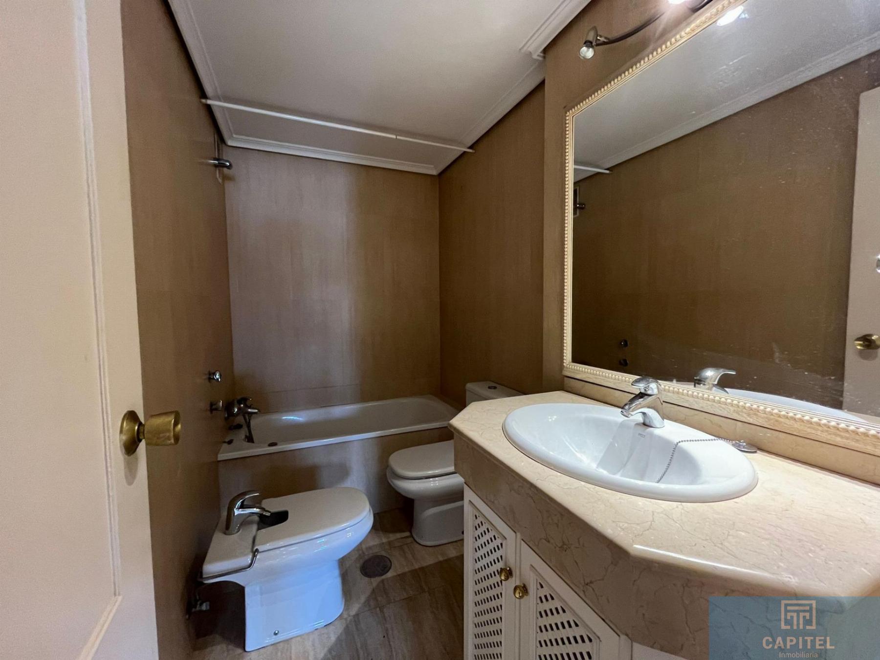For sale of flat in Córdoba
