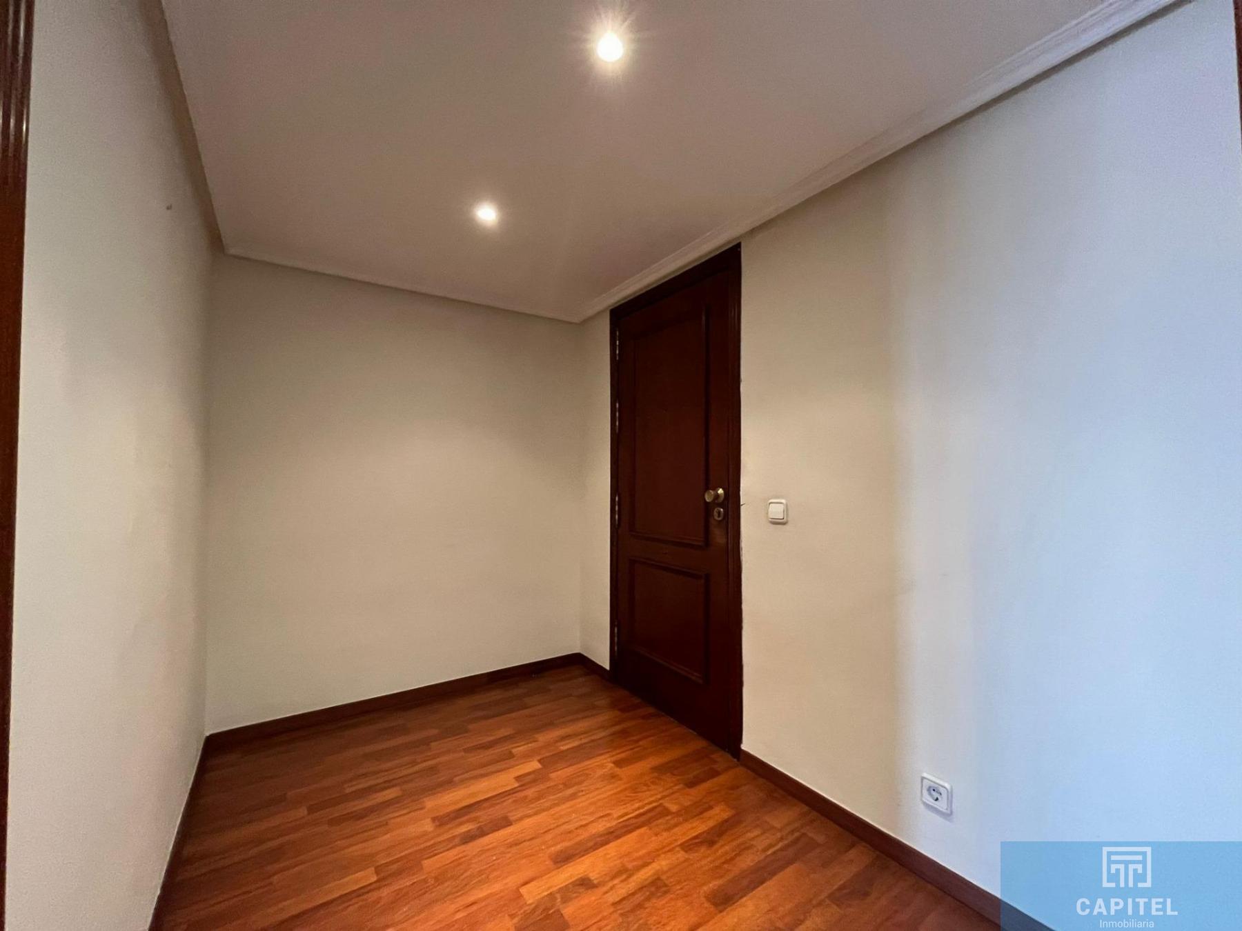 For sale of flat in Córdoba