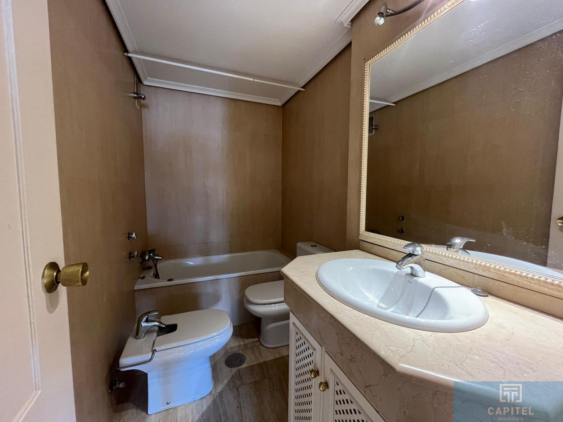 For sale of flat in Córdoba