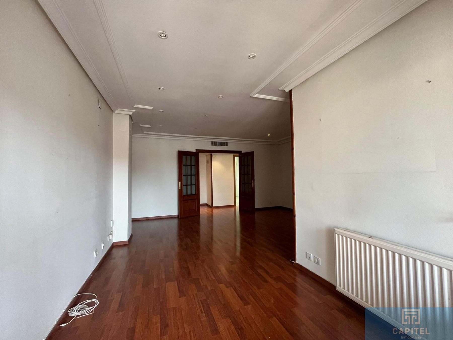 For sale of flat in Córdoba