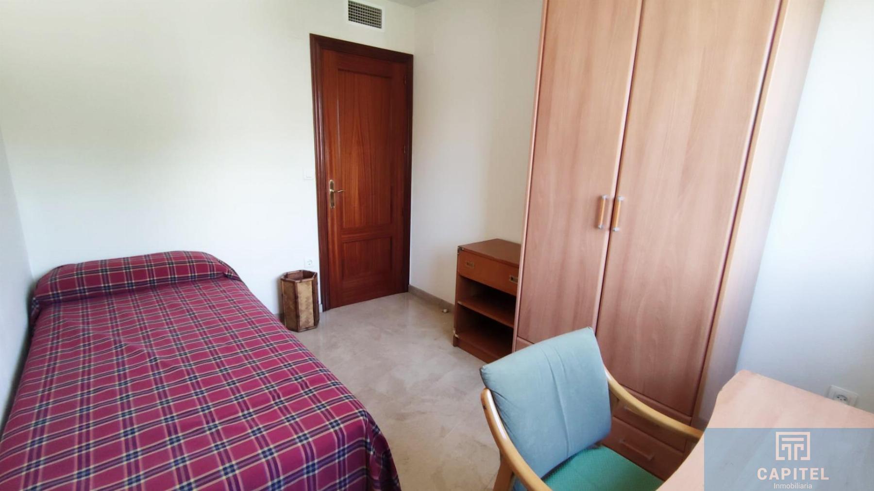 For sale of flat in Córdoba